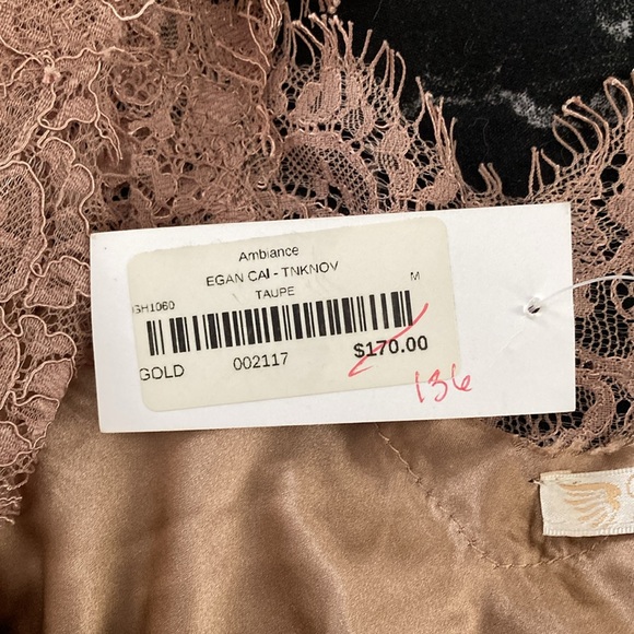 BNWT - Picture 4 of 9